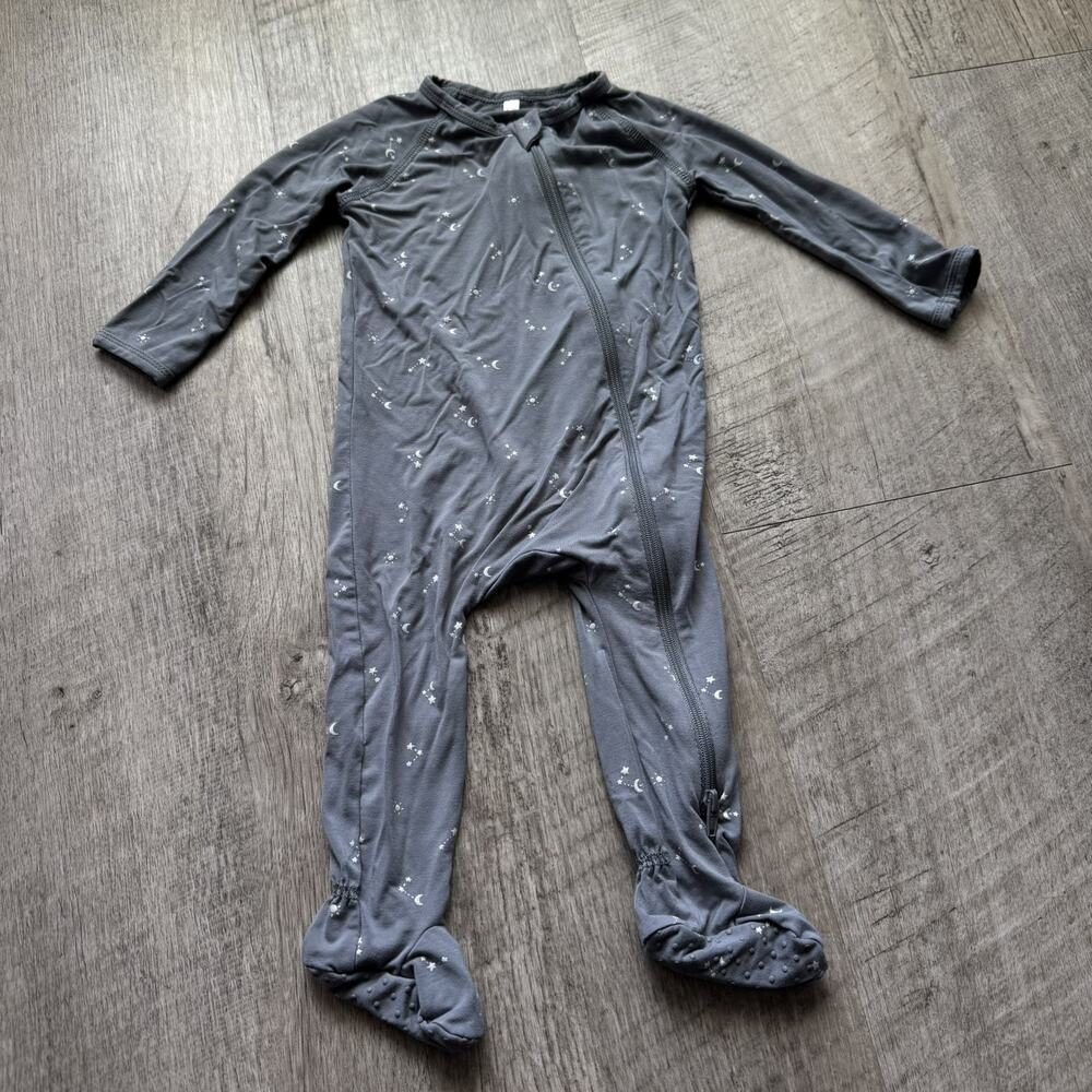 Quincy Mae Gray Bamboo One Piece Footie Sleeper Size 6-12 months Celestial